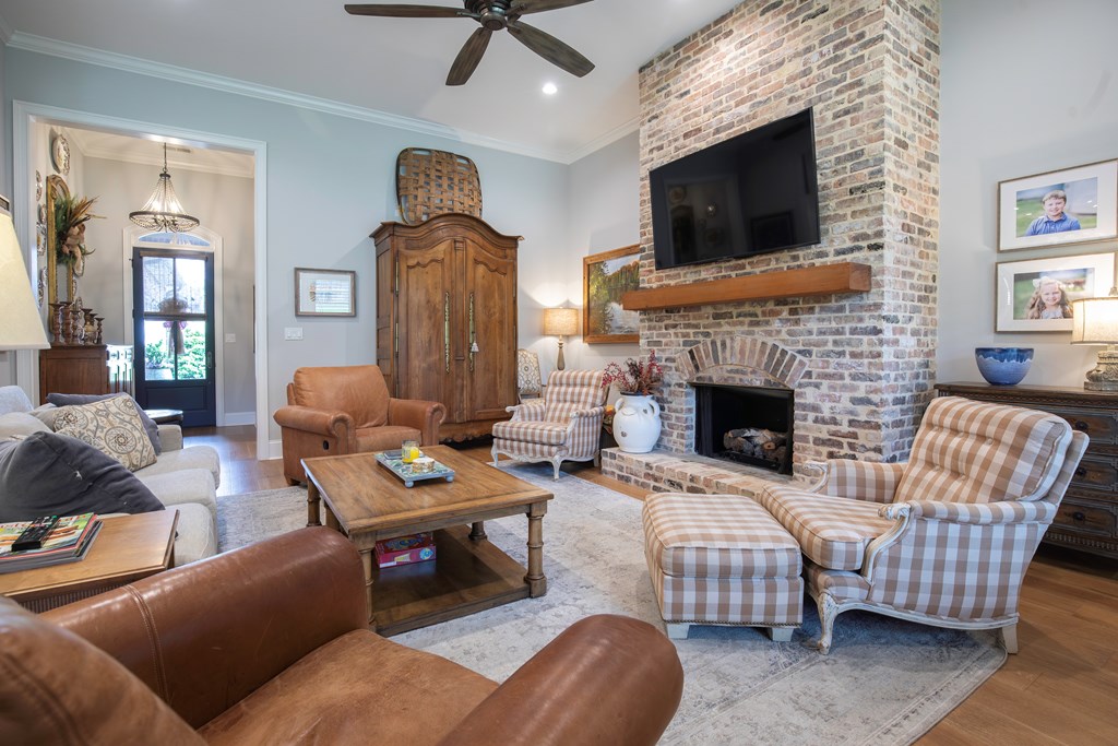 226 Persimmon Ln