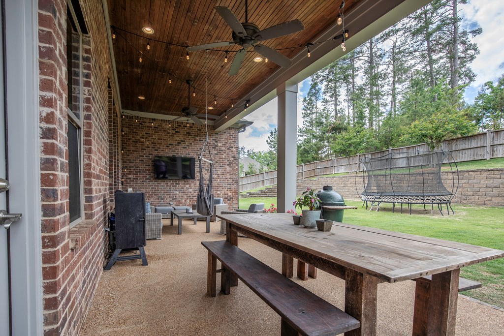 226 Persimmon Ln
