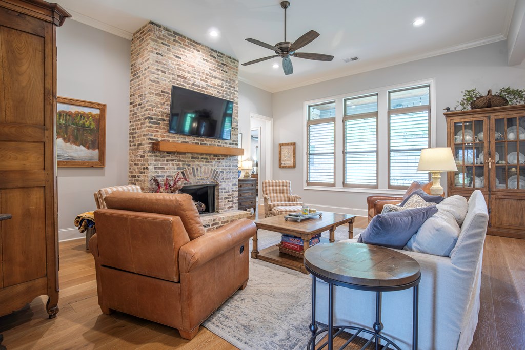 226 Persimmon Ln