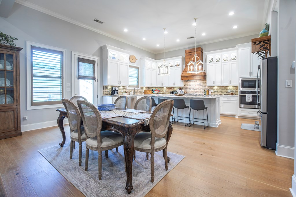 226 Persimmon Ln