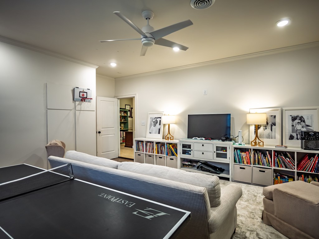 332 Windsor Drive N