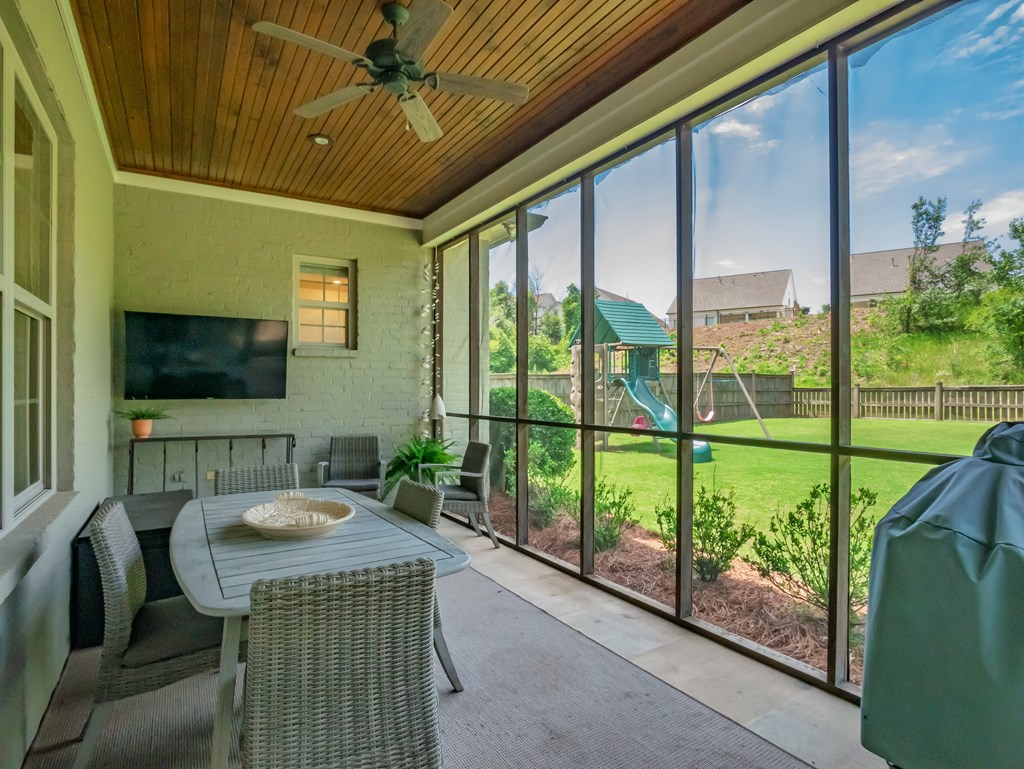 332 Windsor Drive N