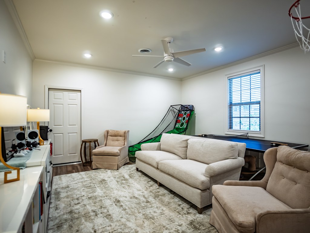 332 Windsor Drive N