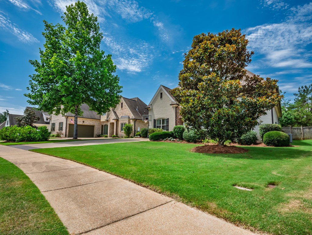 332 Windsor Drive N