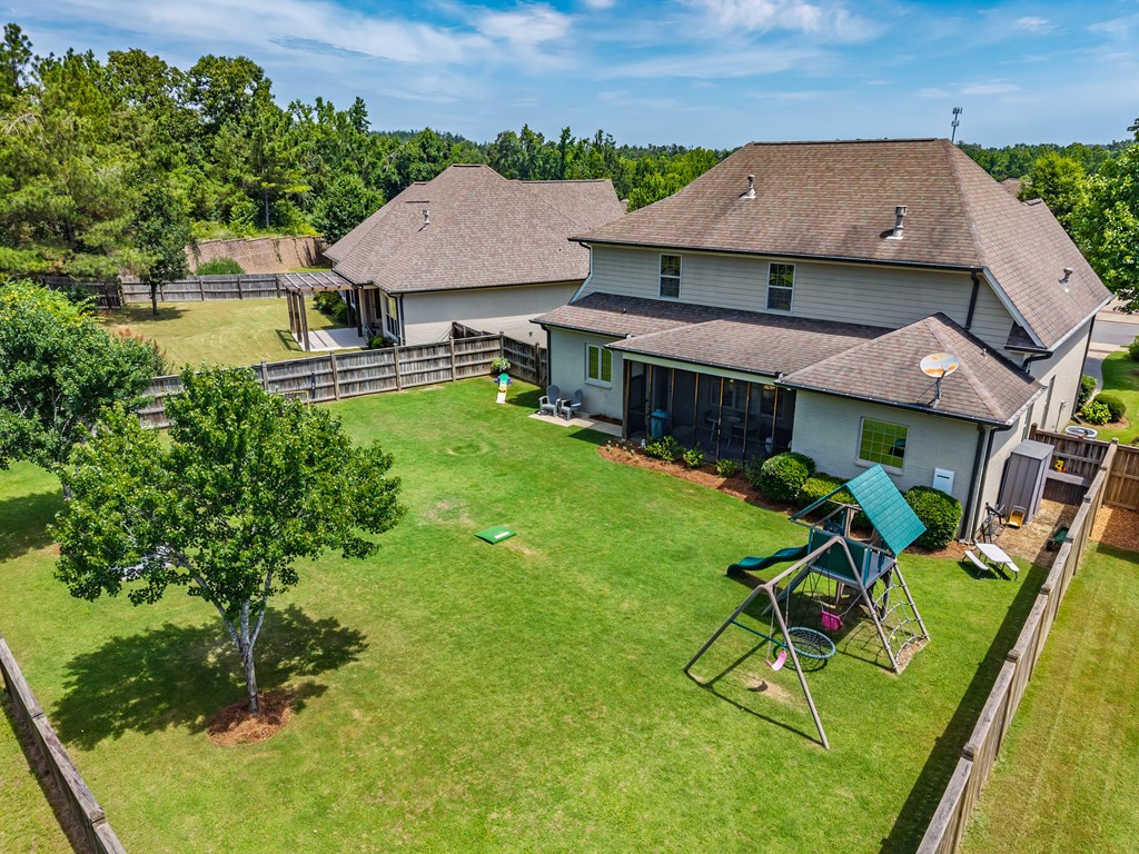 332 Windsor Drive N