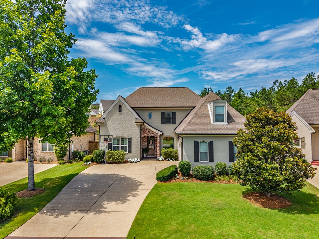 332 Windsor Drive N