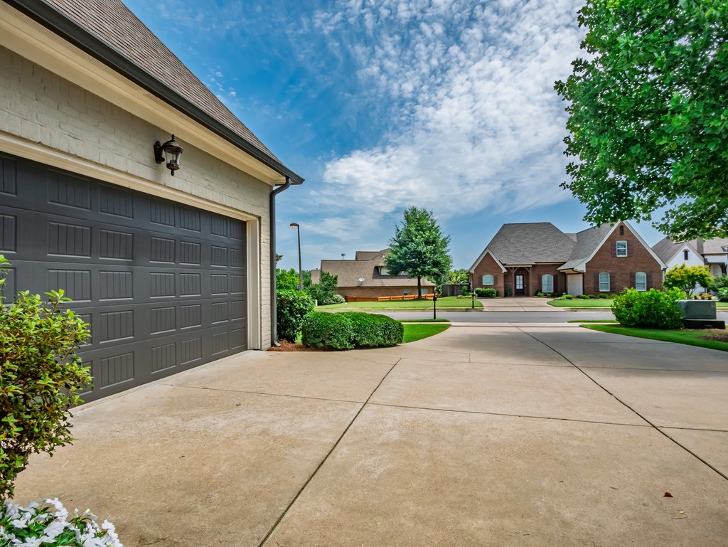 332 Windsor Drive N