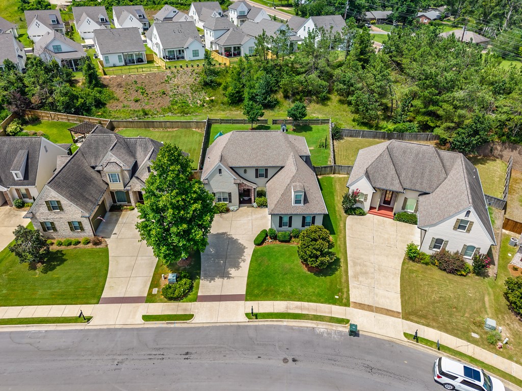 332 Windsor Drive N