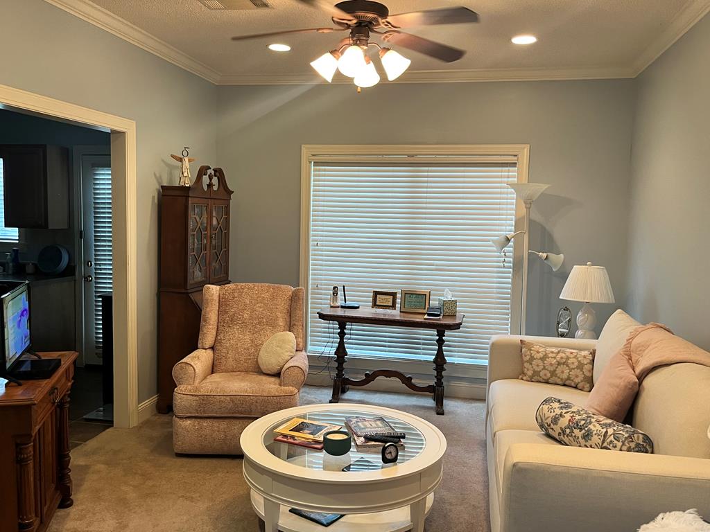 1211 Azalea Cove