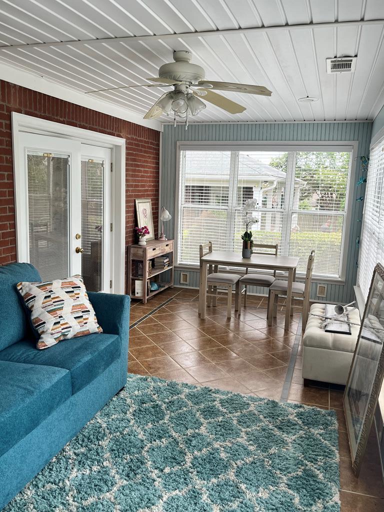 1211 Azalea Cove