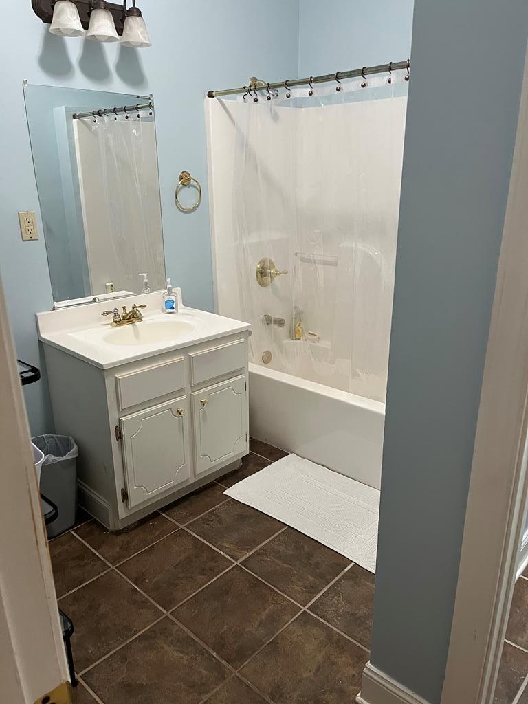 1211 Azalea Cove