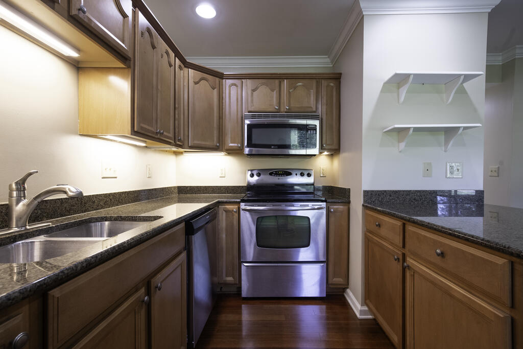 105 Orleans Oaks Ln