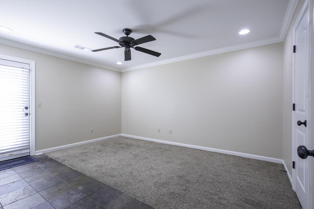 105 Orleans Oaks Ln
