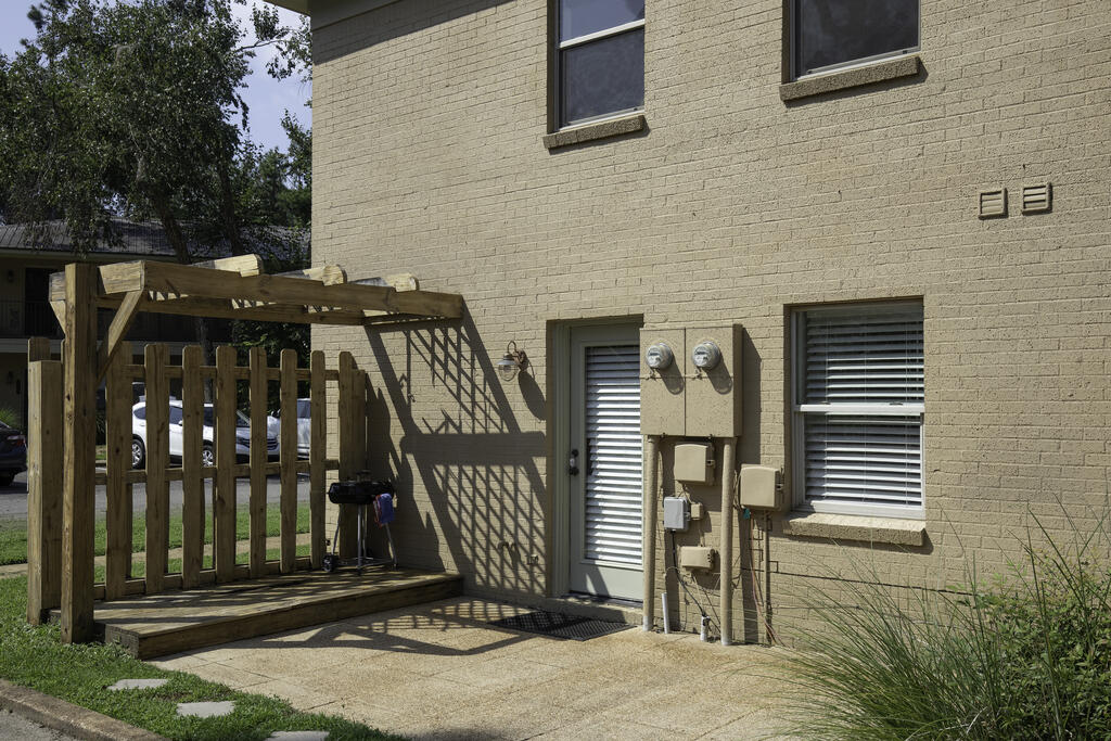 105 Orleans Oaks Ln