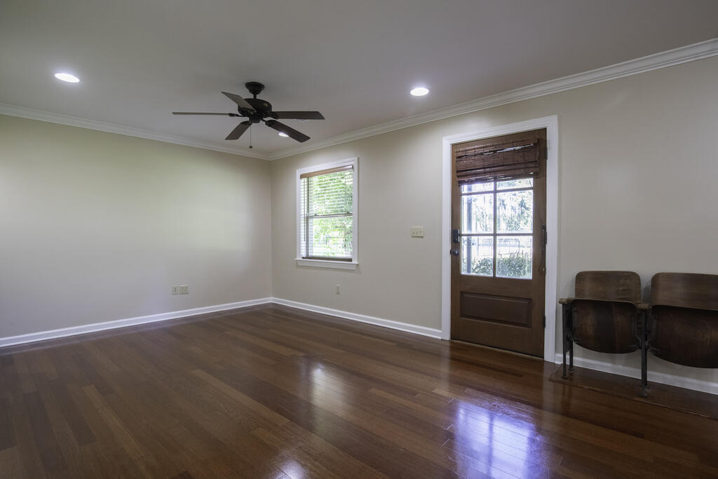 105 Orleans Oaks Ln
