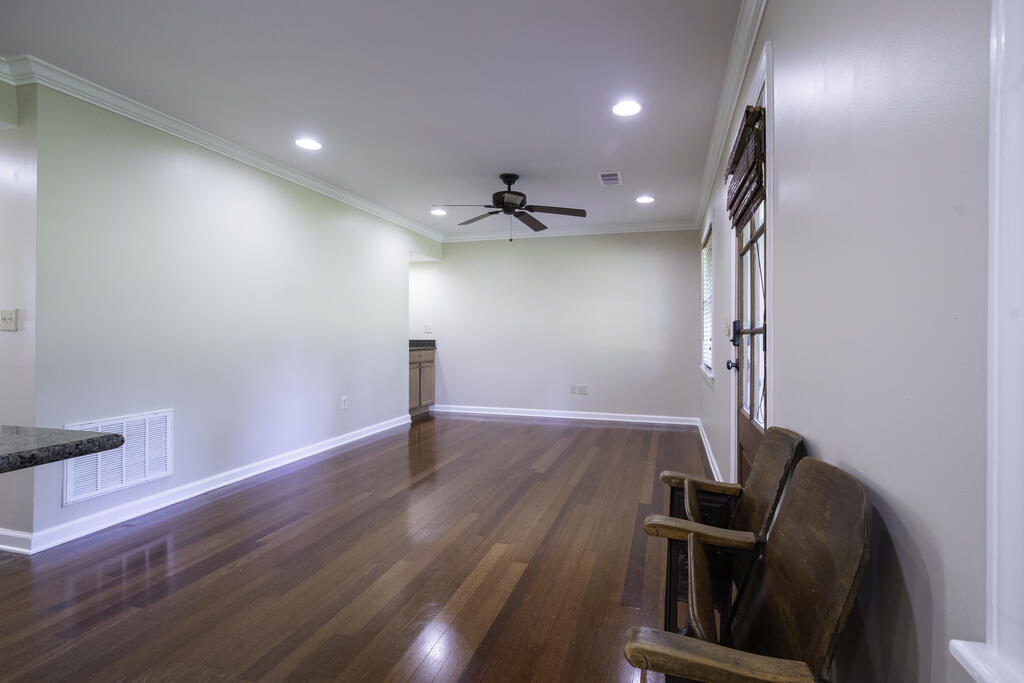 105 Orleans Oaks Ln