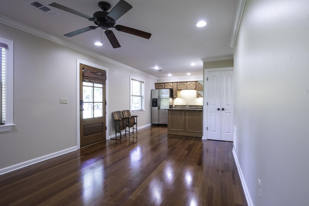 105 Orleans Oaks Ln