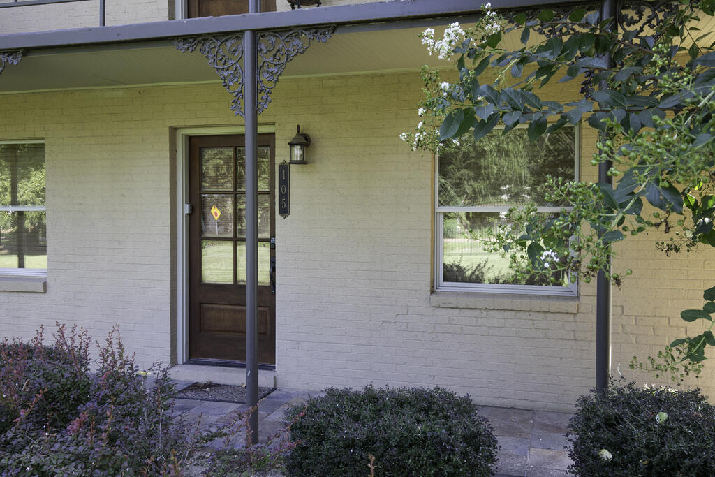 105 Orleans Oaks Ln