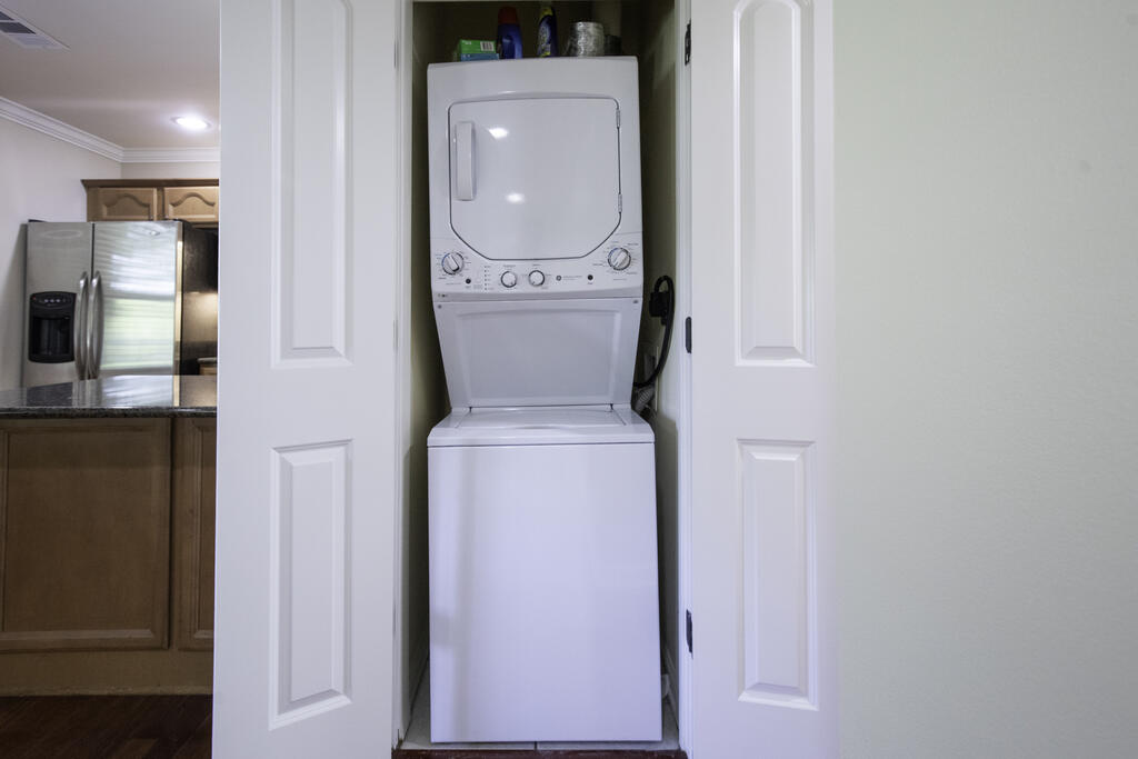 105 Orleans Oaks Ln