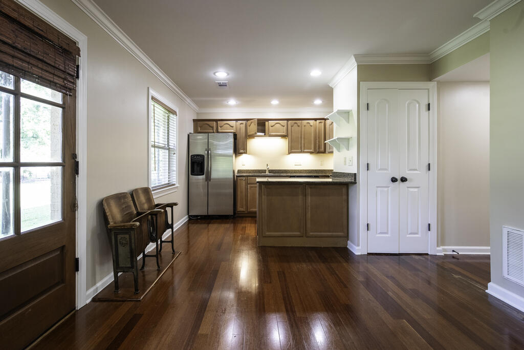 105 Orleans Oaks Ln