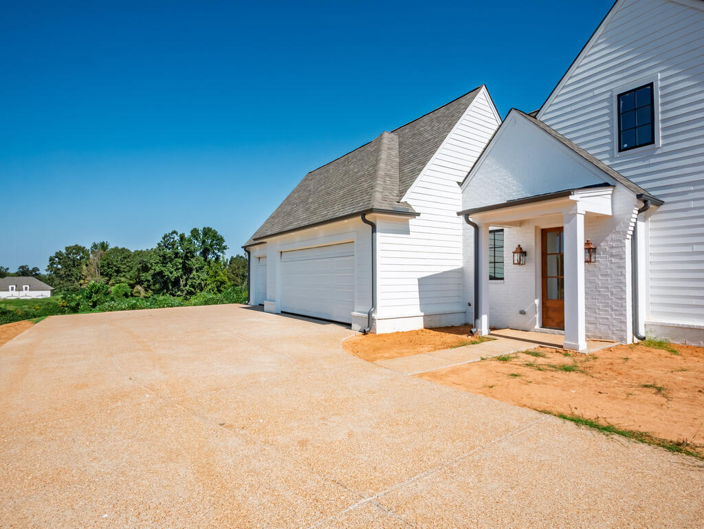 2003 Crestwood Drive