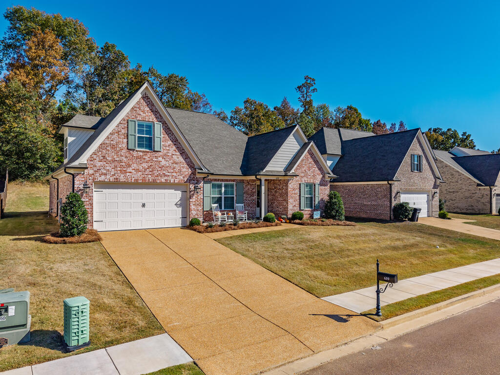 659 Centerpointe Cove