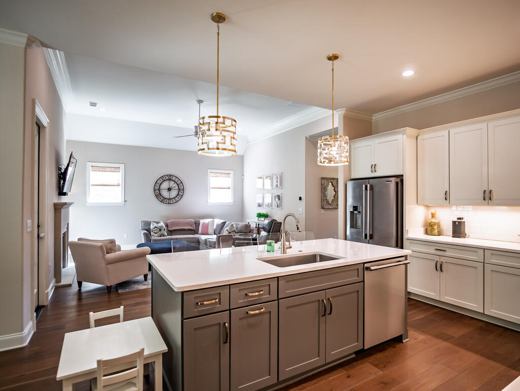 659 Centerpointe Cove