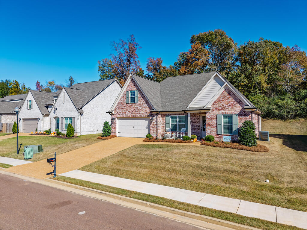 659 Centerpointe Cove