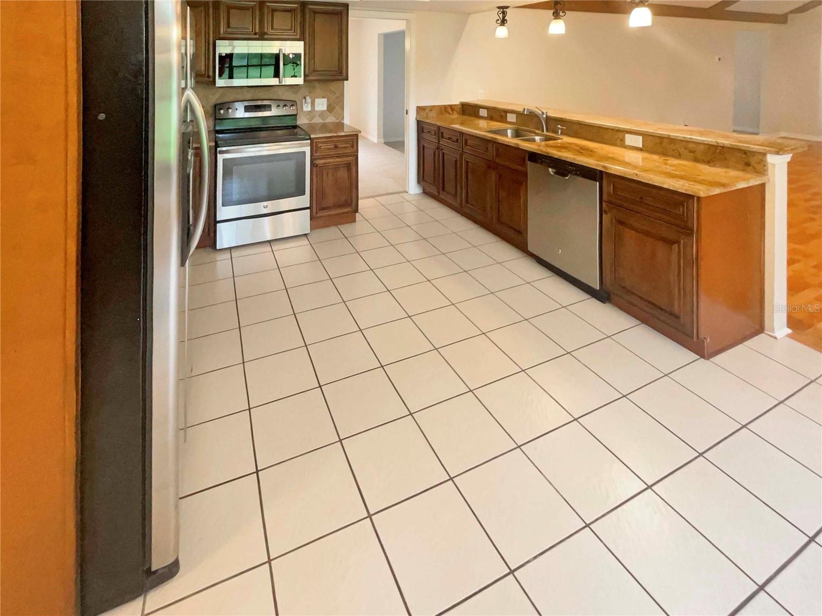 2715 GOLF HEIGHTS CIR