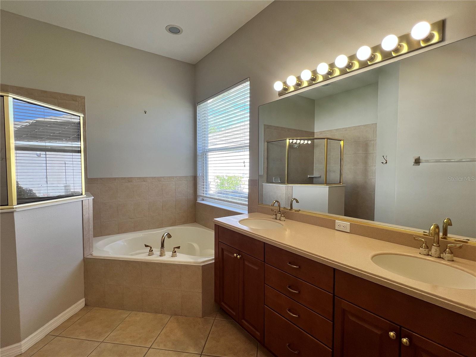 12143 MAPLE RIDGE DR