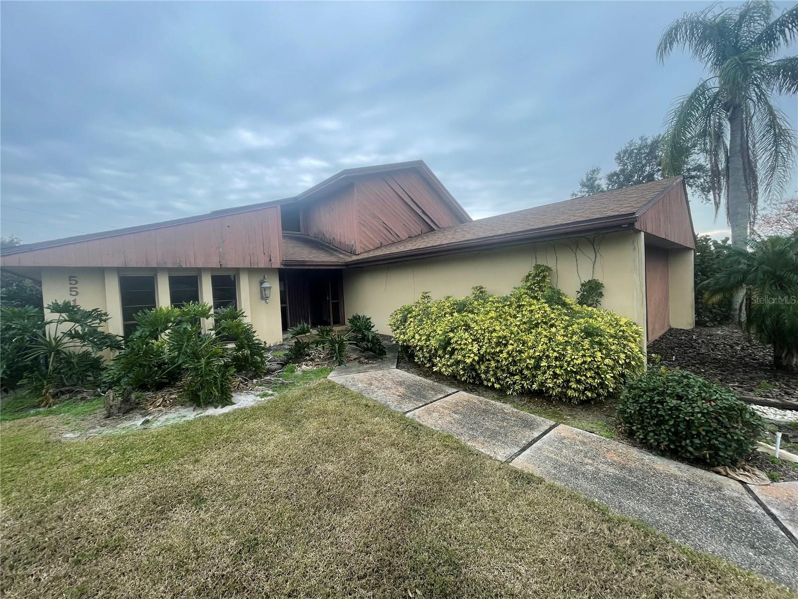 5516 KINGS MONT CT