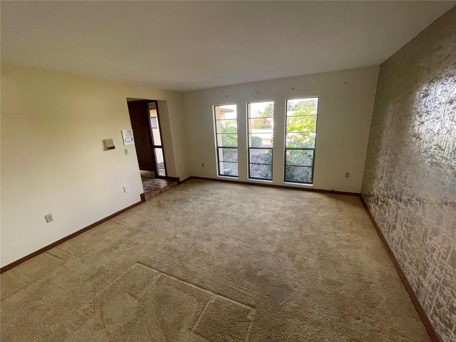 5516 KINGS MONT CT
