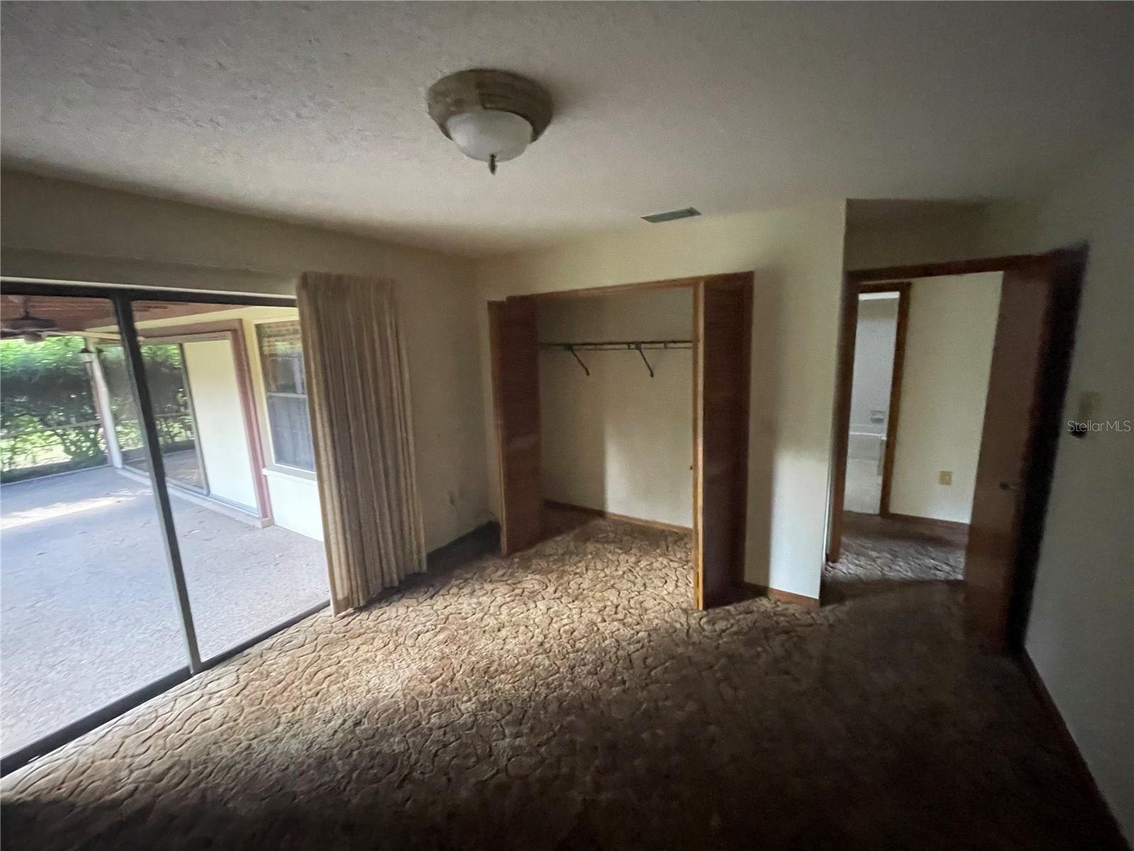 5516 KINGS MONT CT