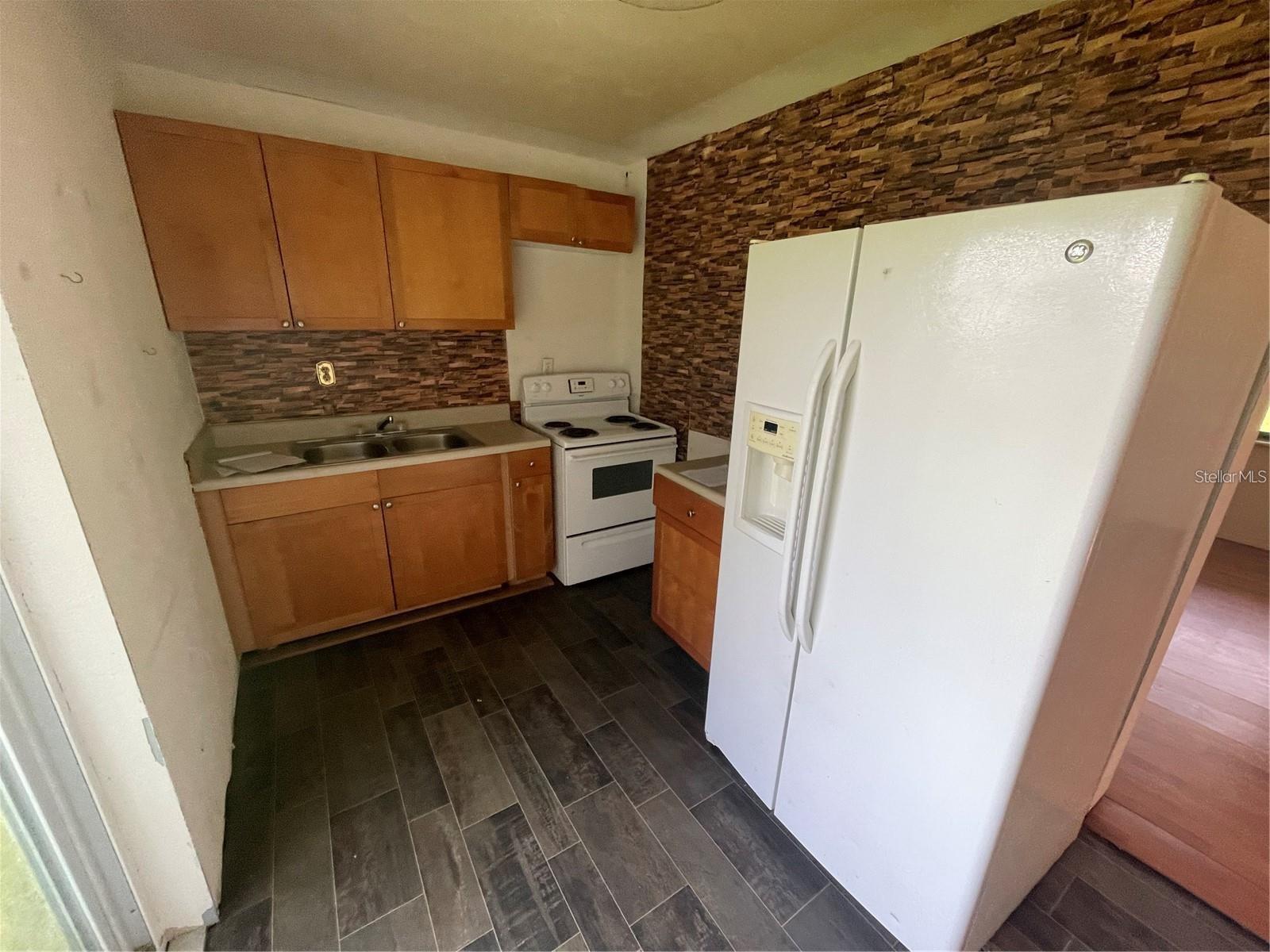 9707 LITHIA PINECREST RD