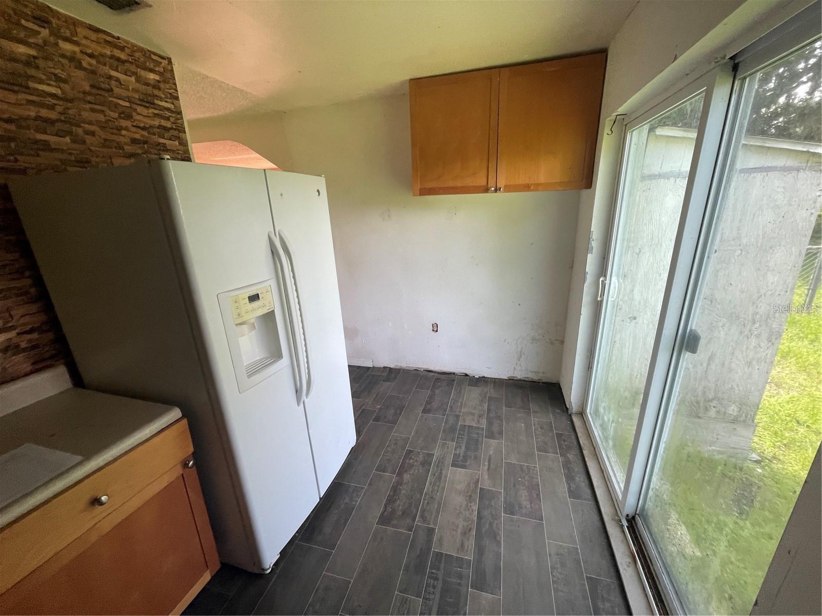 9707 LITHIA PINECREST RD