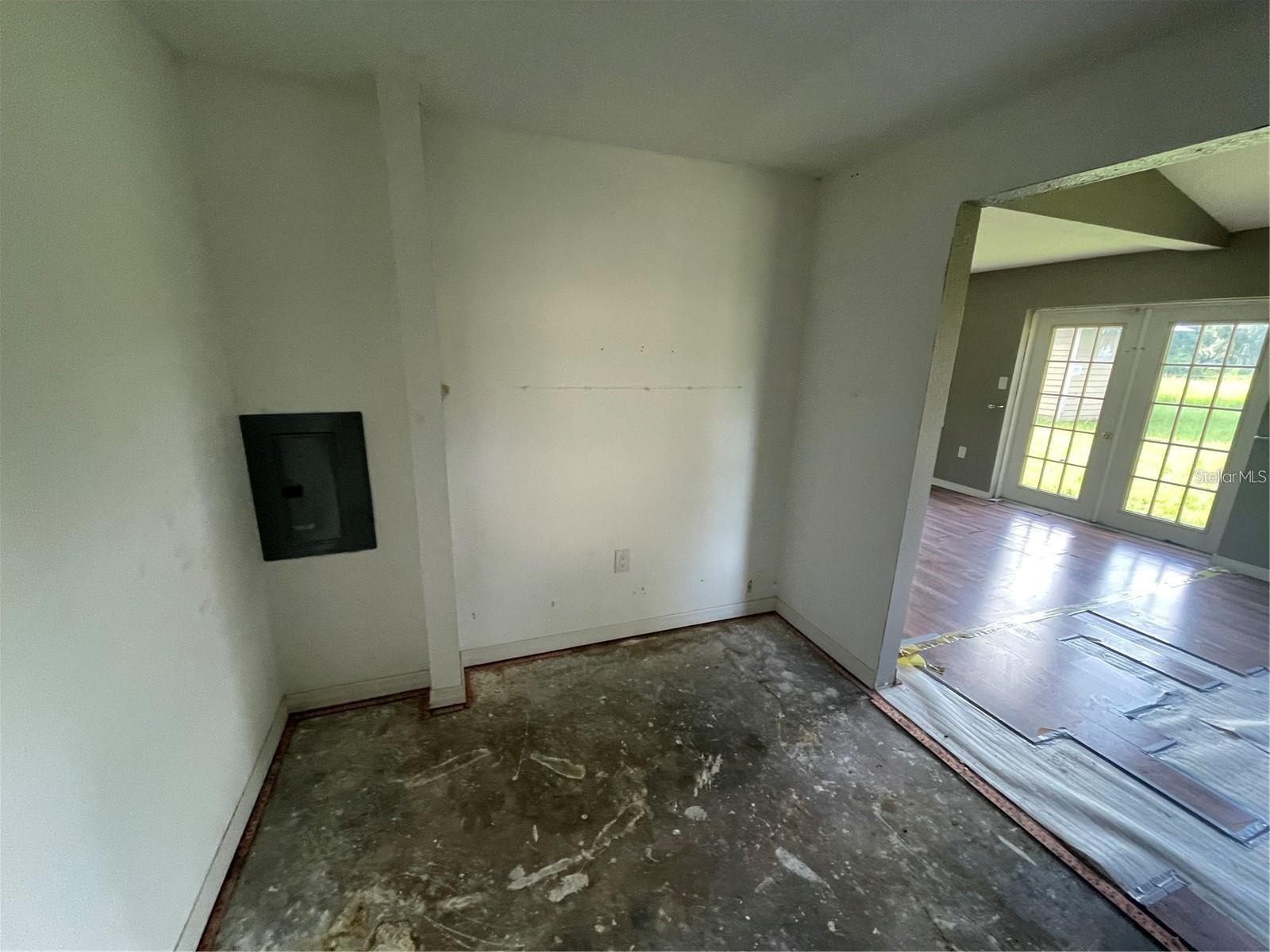 9707 LITHIA PINECREST RD