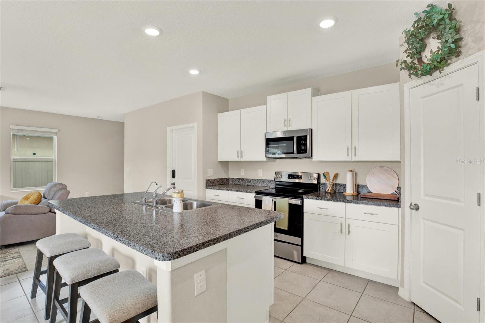 10207 SUMMER KISS AVE