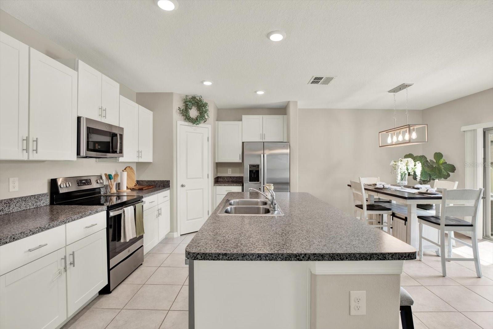 10207 SUMMER KISS AVE