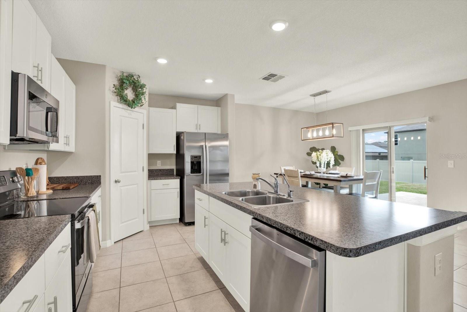 10207 SUMMER KISS AVE