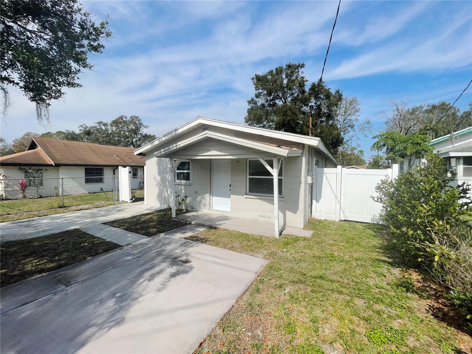 301 BASSEDENA CIR N