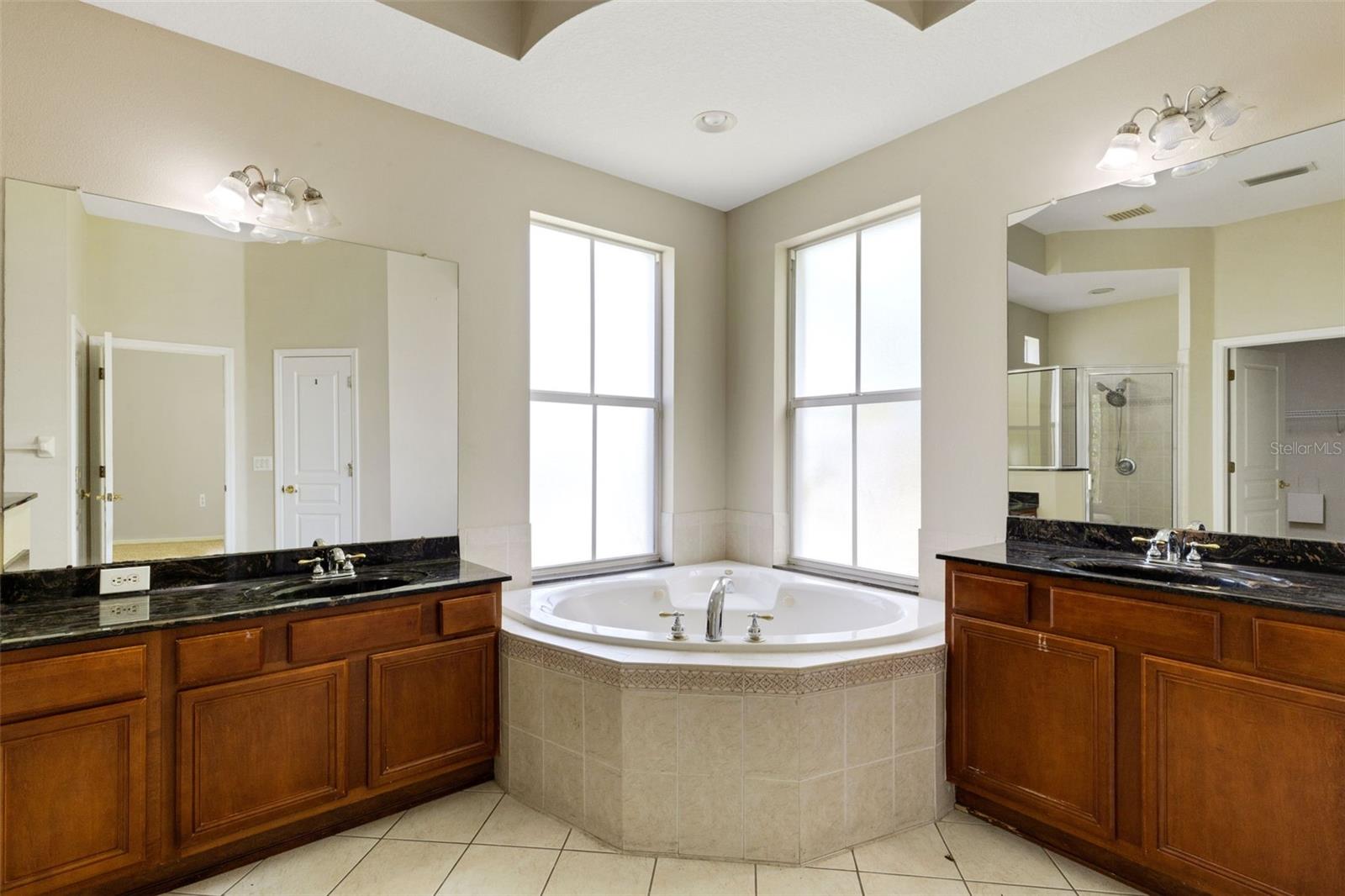 405 ISLEBAY DR