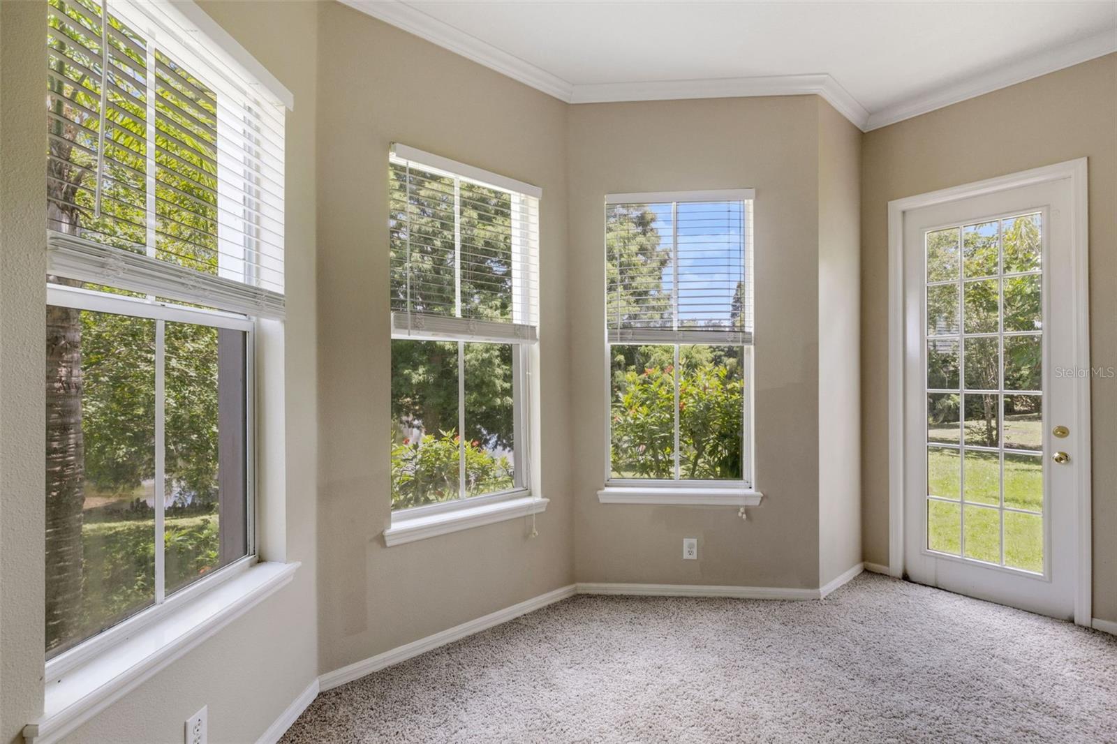 405 ISLEBAY DR
