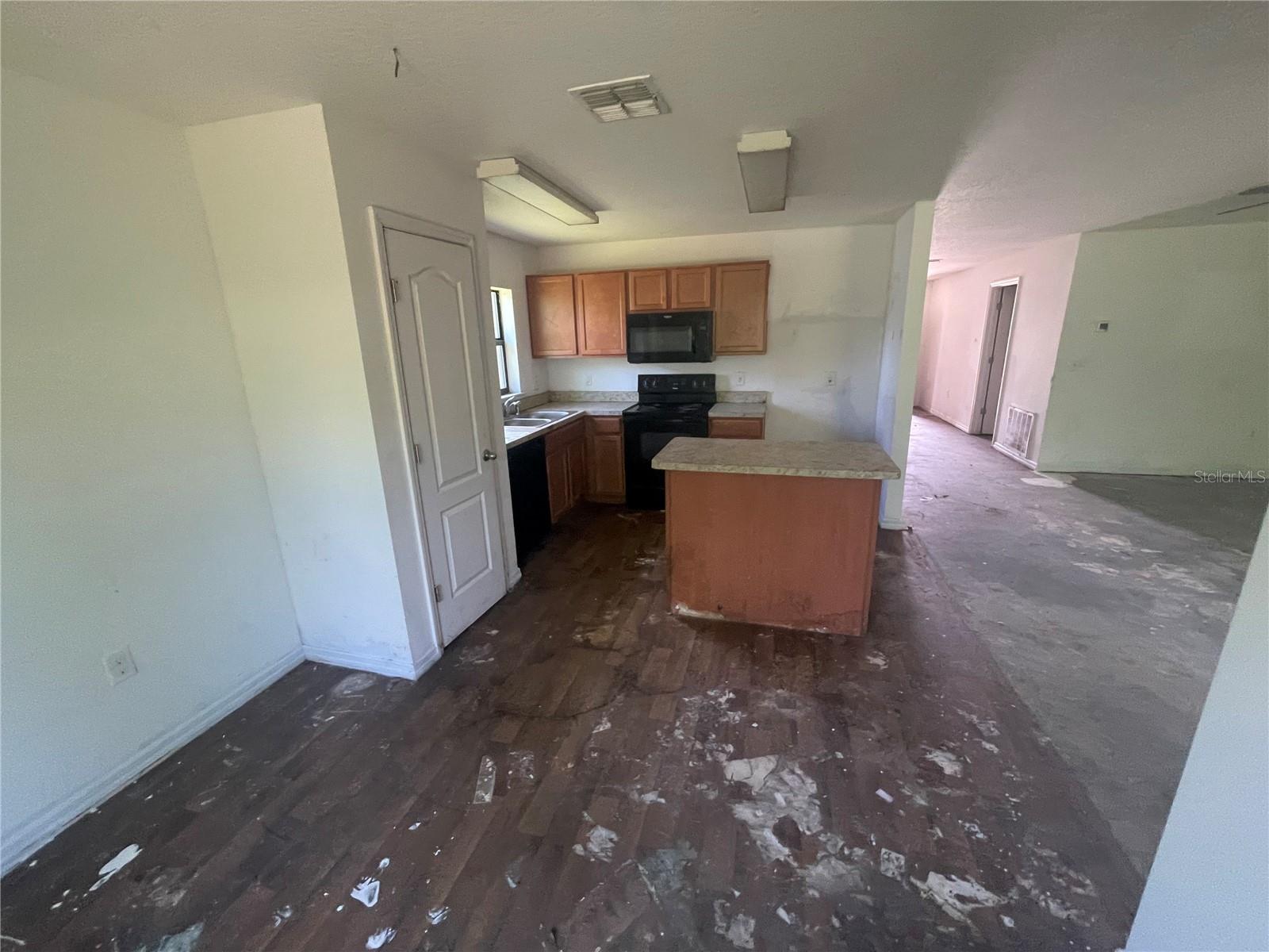 710 CHATHAM WALK DR