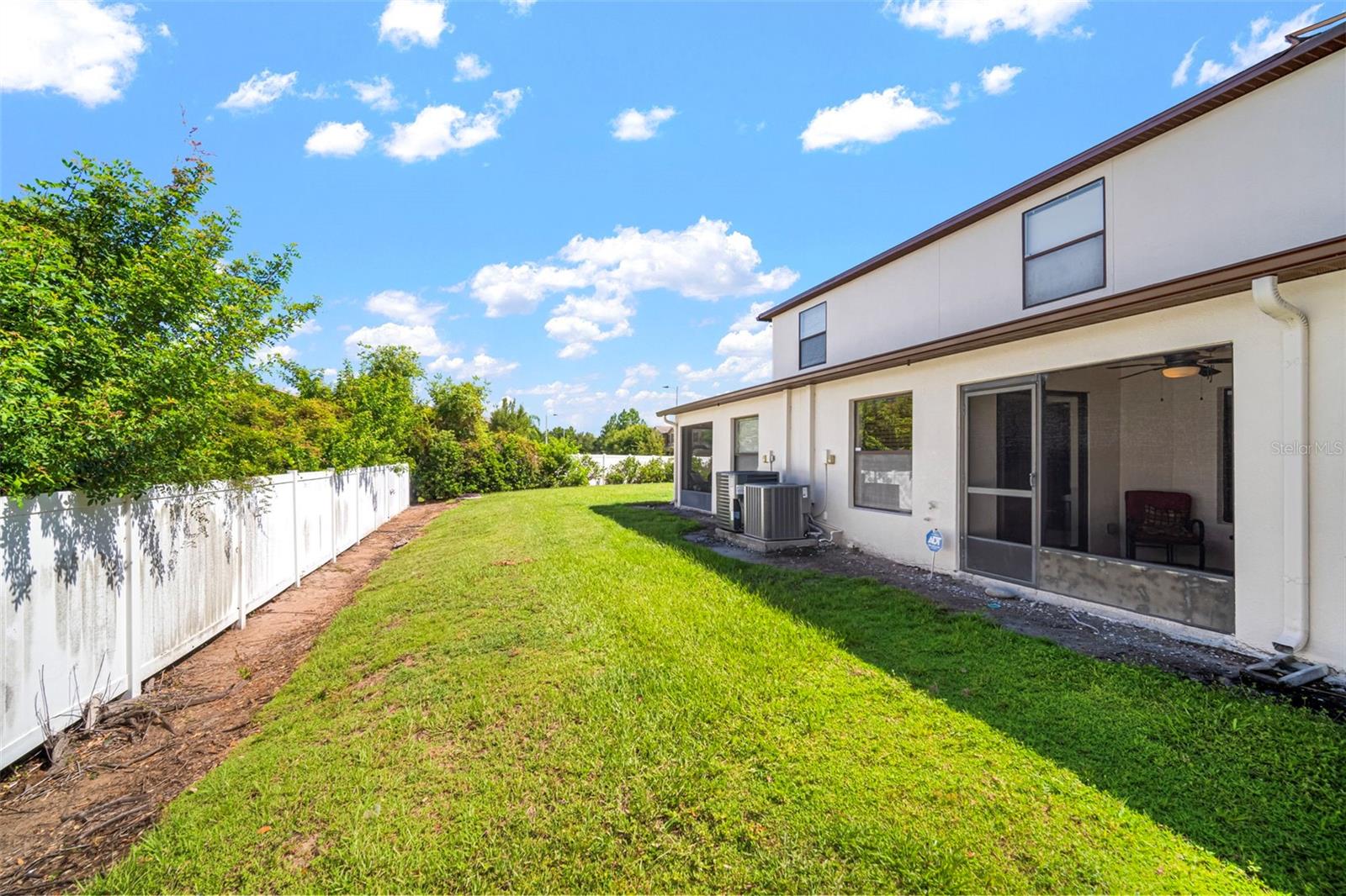 2651 OLEANDER LAKES DR