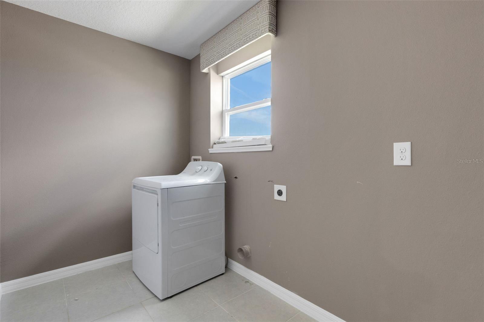 2436 SAND GABLES TRL