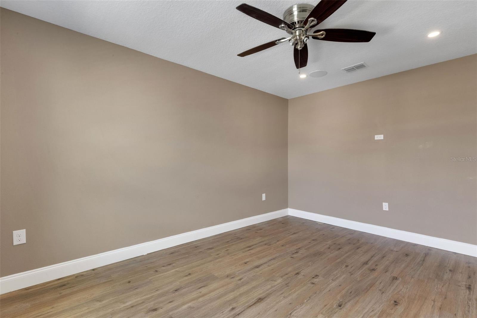 2436 SAND GABLES TRL