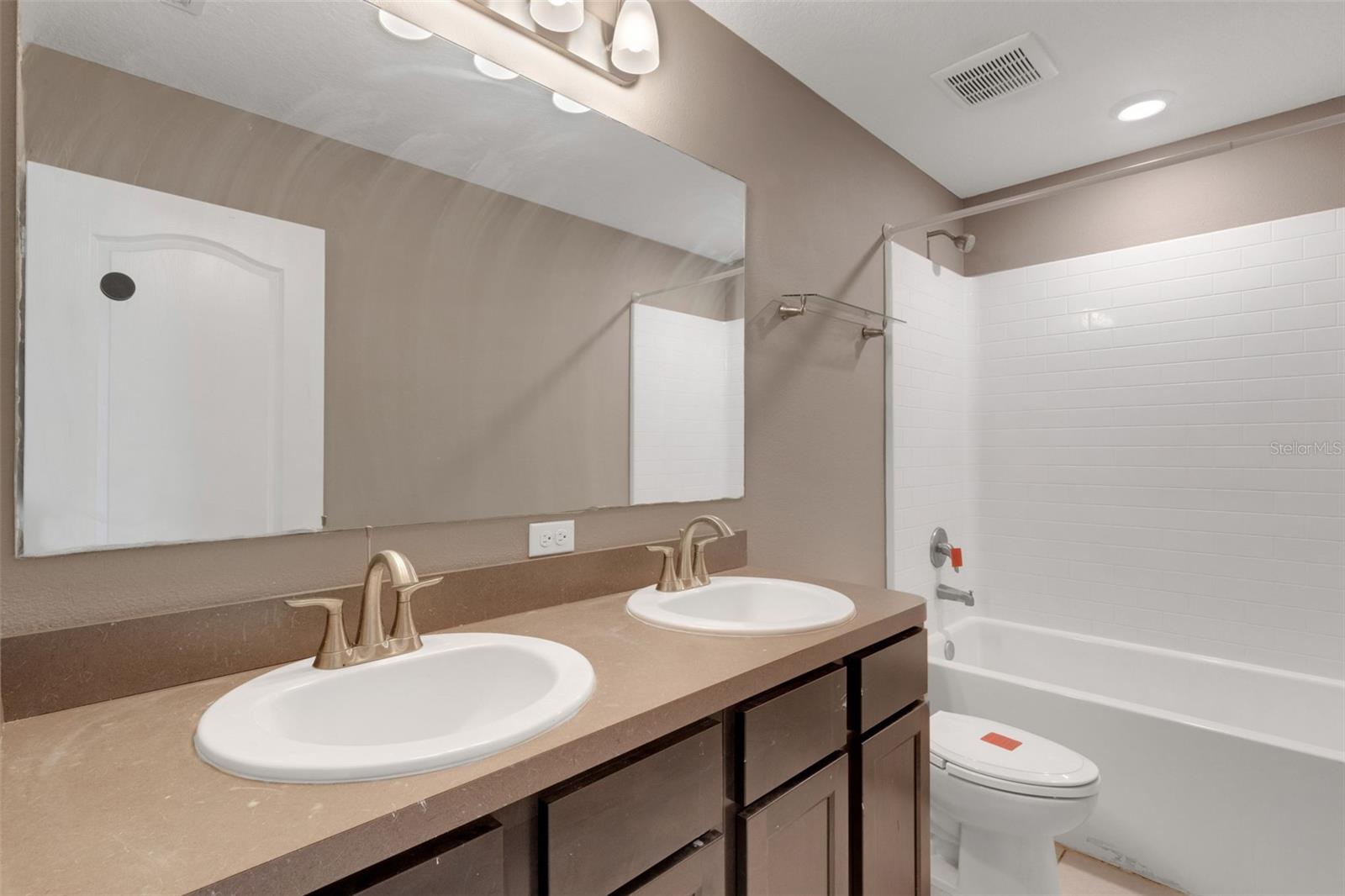 2436 SAND GABLES TRL