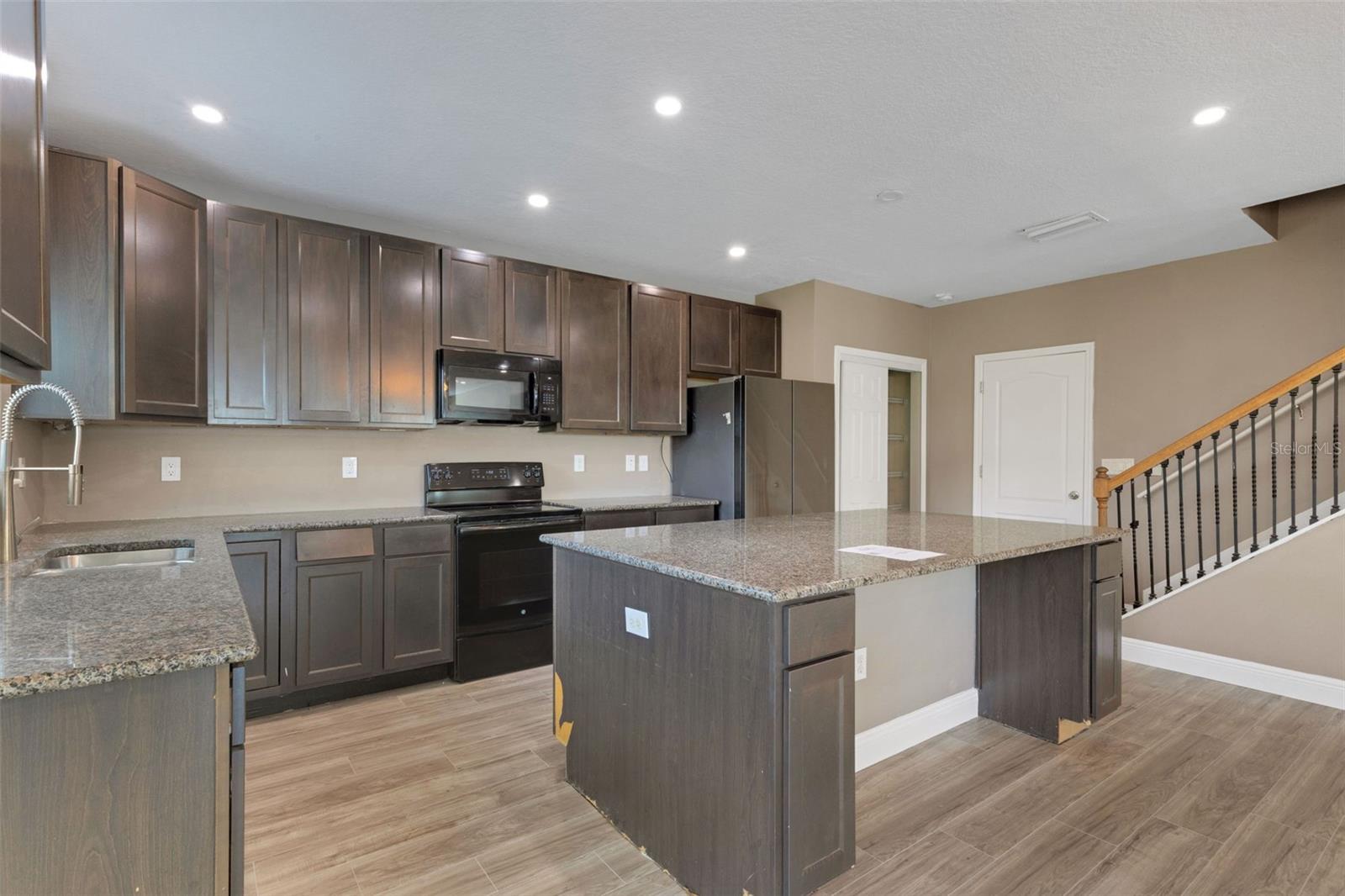 2436 SAND GABLES TRL