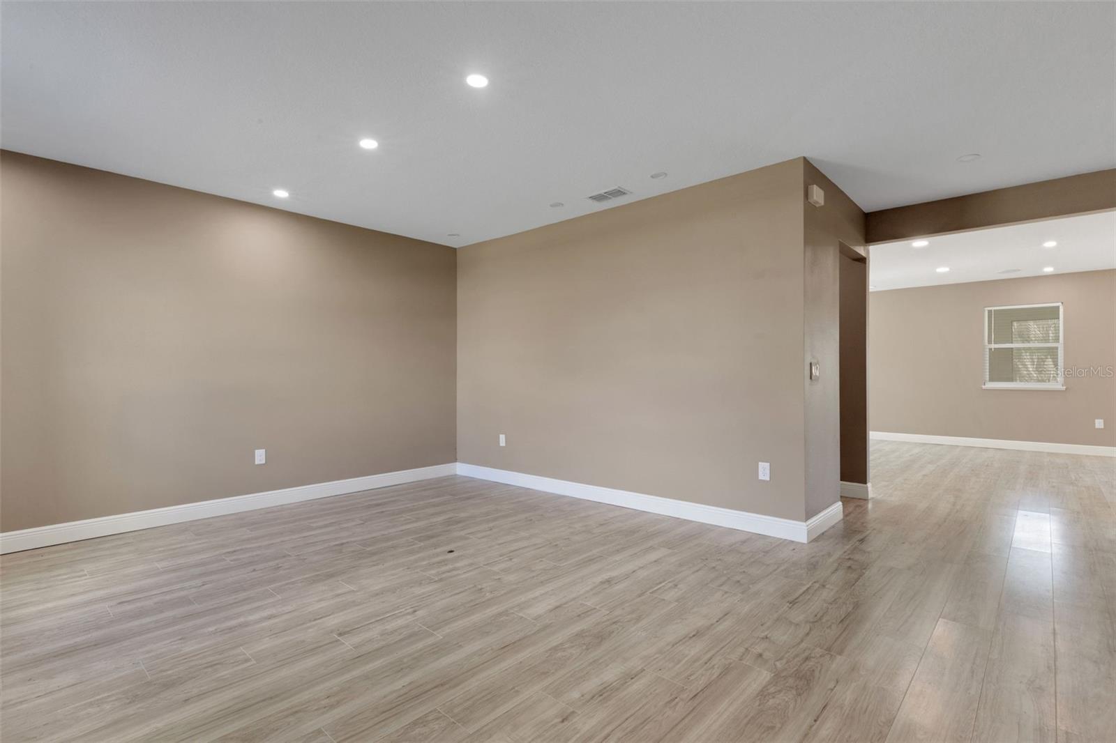 2436 SAND GABLES TRL