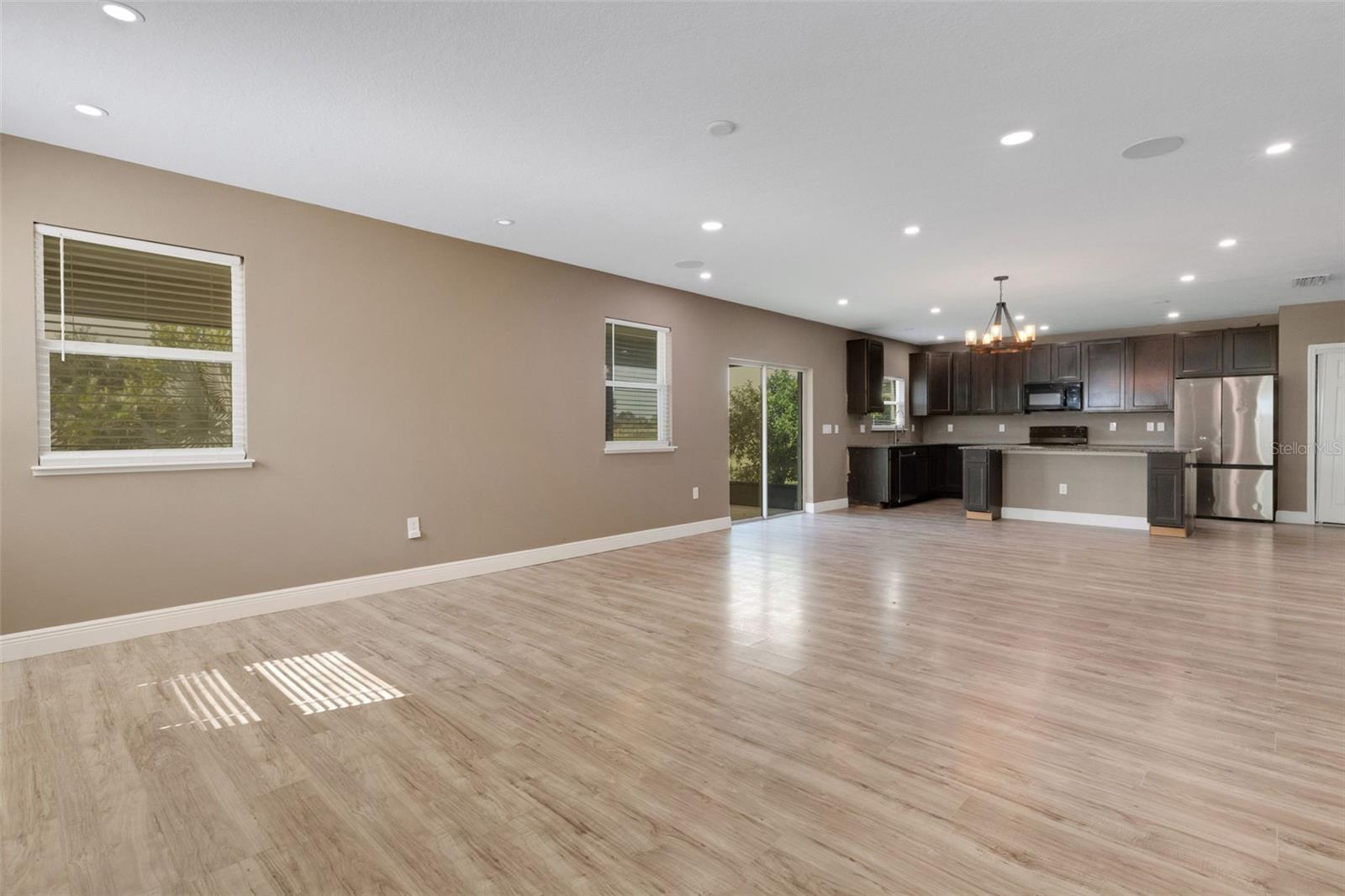 2436 SAND GABLES TRL